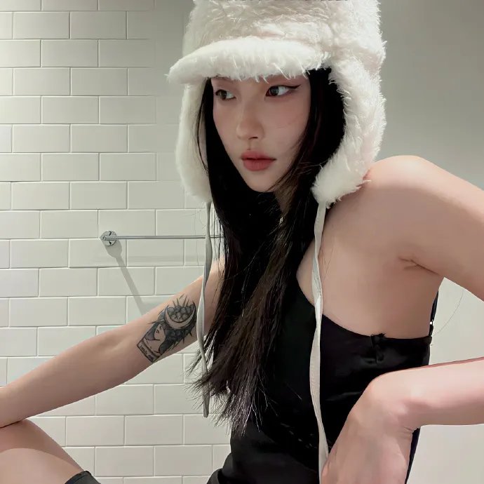 蕾哈娜内衣秀2 封面